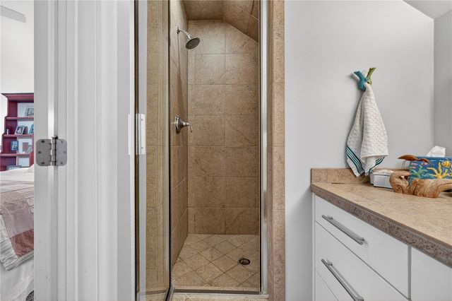 33 Lake Shore Circ, Rockport, TX 78382