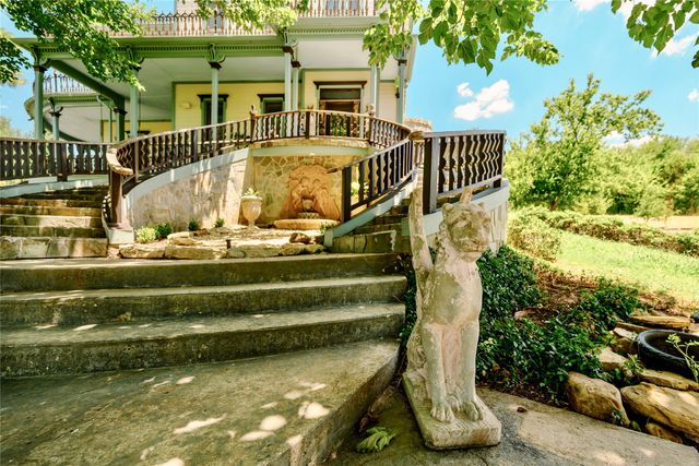 310 BALL PARK Loop, Denison, TX 75020