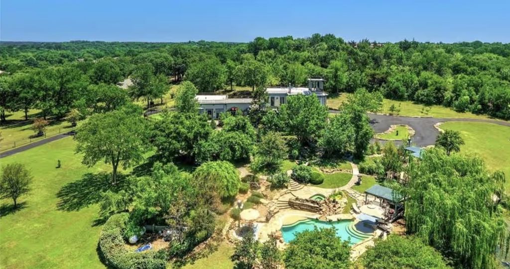 310 BALL PARK Loop, Denison, TX 75020