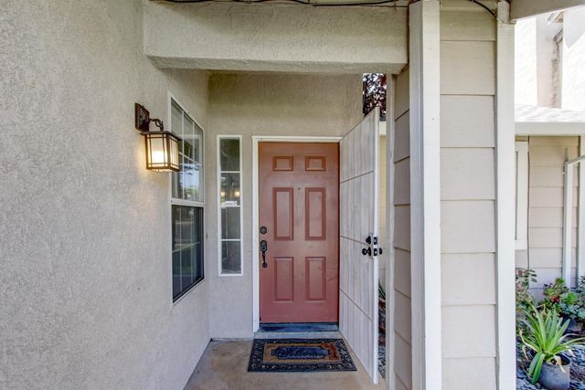 7850 Bonny Downs Way, Elk Grove, CA 95758