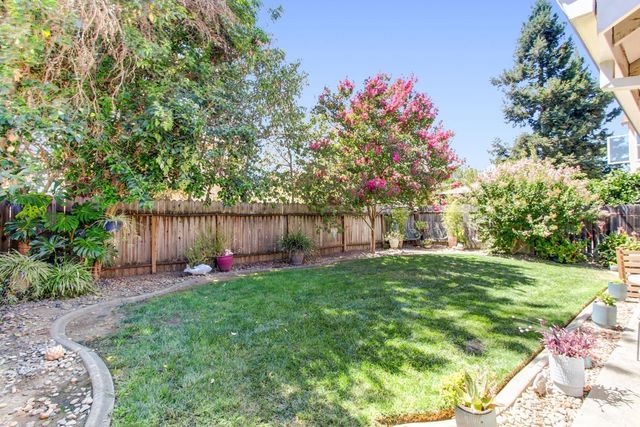 7850 Bonny Downs Way, Elk Grove, CA 95758