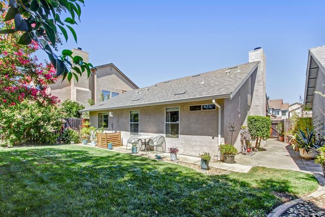 7850 Bonny Downs Way, Elk Grove, CA 95758