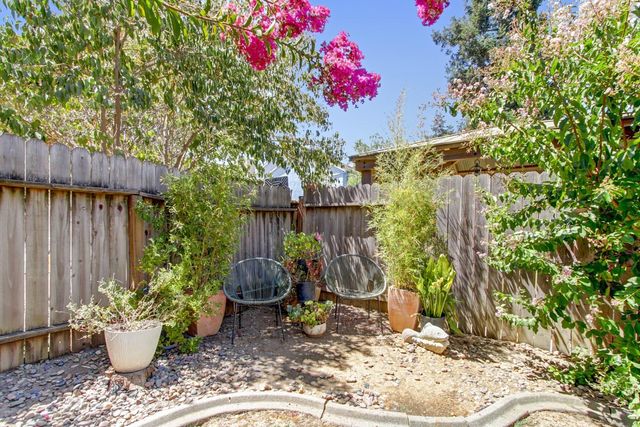 7850 Bonny Downs Way, Elk Grove, CA 95758