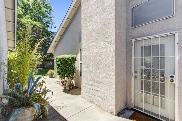 7850 Bonny Downs Way, Elk Grove, CA 95758