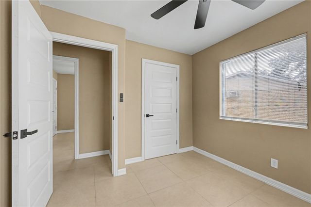 302 Palm Tree Dr, Mathis, TX 78368