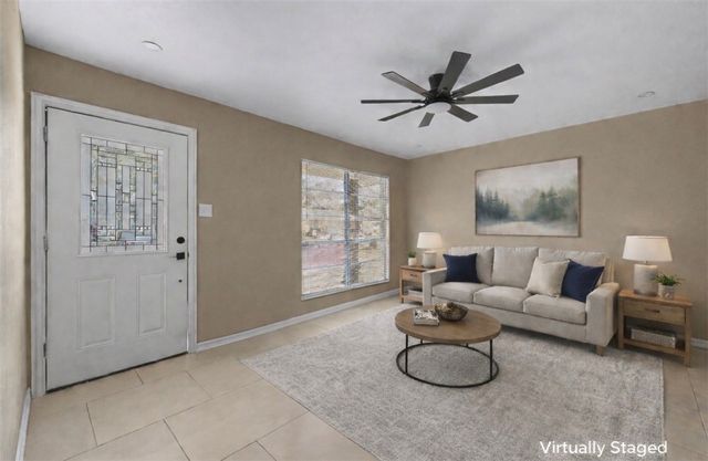 302 Palm Tree Dr, Mathis, TX 78368