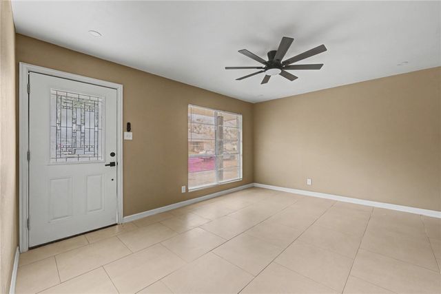 302 Palm Tree Dr, Mathis, TX 78368