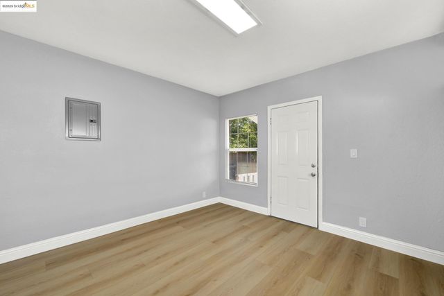 1618 100Th Ave, Oakland, CA 94603