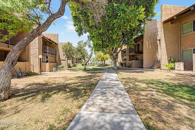 5525 E THOMAS Road R13, Phoenix, AZ 85018