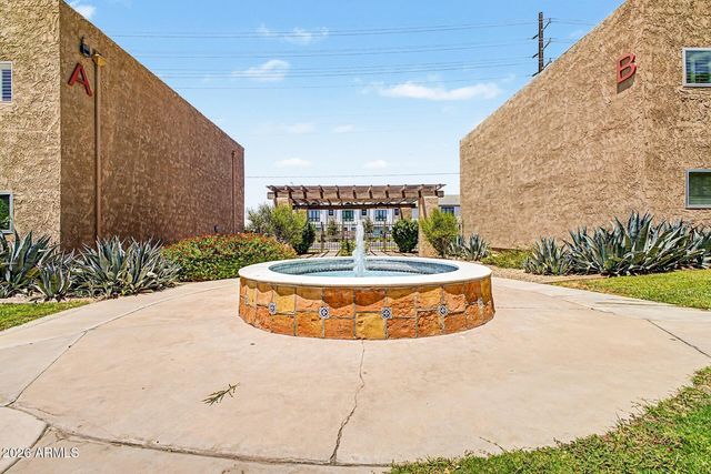 5525 E THOMAS Road R13, Phoenix, AZ 85018