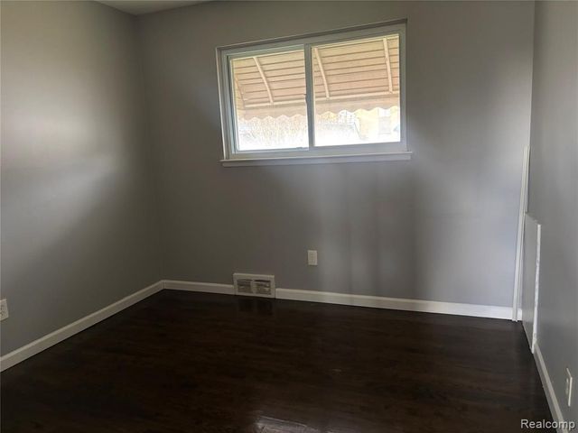 1636 Kenwood St Street, Inkster, MI 48141