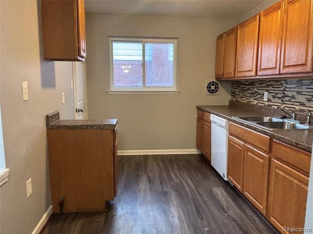 1636 Kenwood St Street, Inkster, MI 48141
