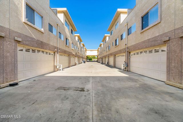 10215 Variel Avenue 11, Chatsworth, CA 91311