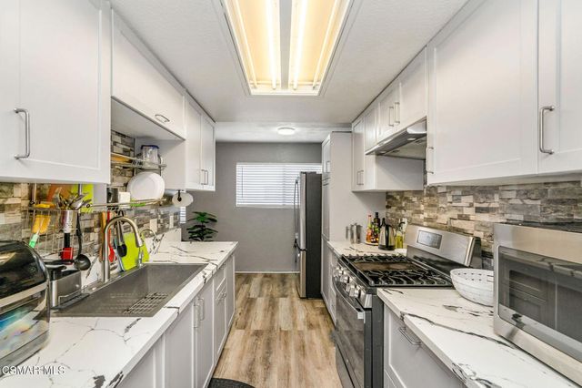 10215 Variel Avenue 11, Chatsworth, CA 91311