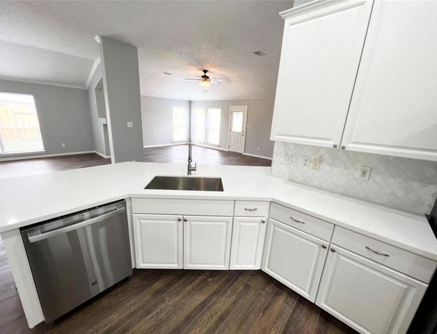 10005 W Chestnut Creek Way W, Pearland, TX 77584