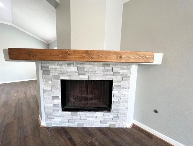 10005 W Chestnut Creek Way W, Pearland, TX 77584