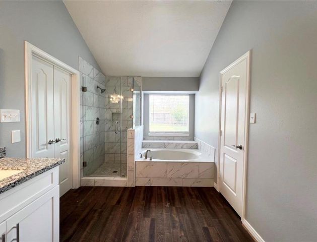 10005 W Chestnut Creek Way W, Pearland, TX 77584