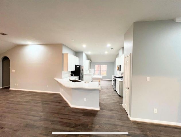 10005 W Chestnut Creek Way W, Pearland, TX 77584