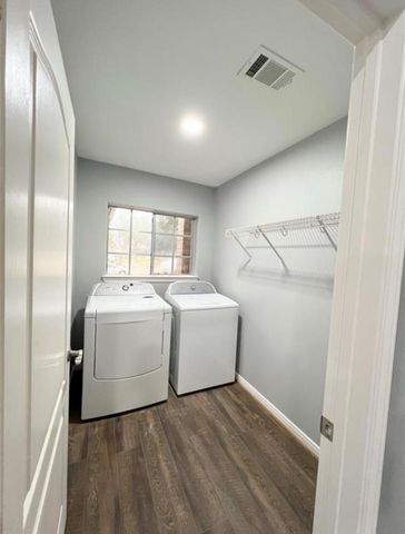 10005 W Chestnut Creek Way W, Pearland, TX 77584