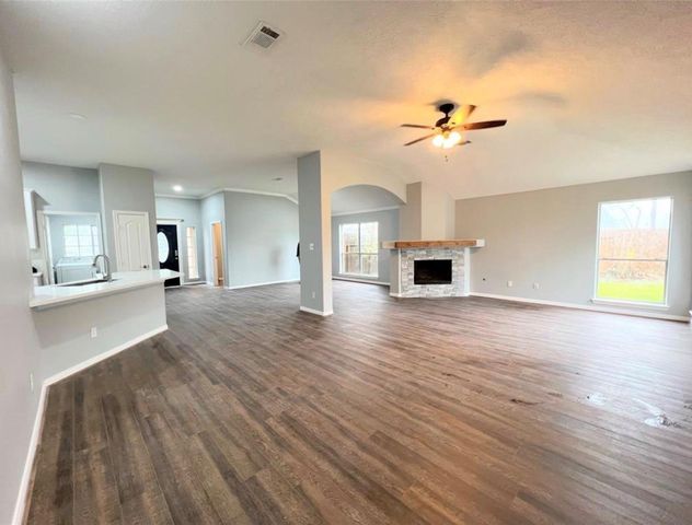 10005 W Chestnut Creek Way W, Pearland, TX 77584