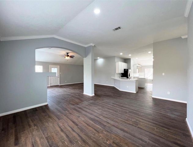 10005 W Chestnut Creek Way W, Pearland, TX 77584