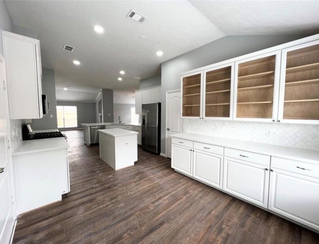 10005 W Chestnut Creek Way W, Pearland, TX 77584