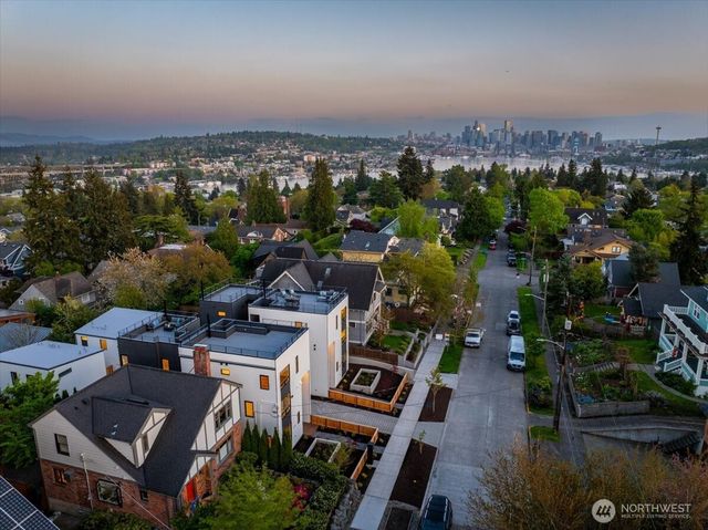 4122 B Burke Avenue N, Seattle, WA 98103