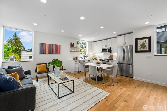 4122 B Burke Avenue N, Seattle, WA 98103