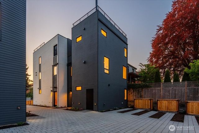 4122 B Burke Avenue N, Seattle, WA 98103