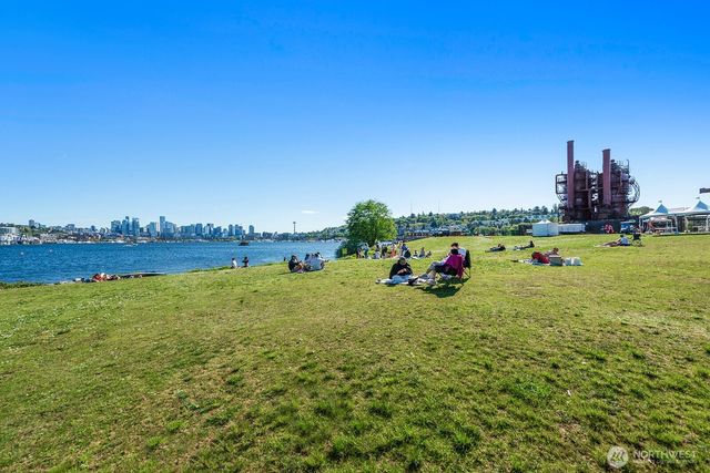 4122 B Burke Avenue N, Seattle, WA 98103