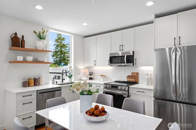 4122 B Burke Avenue N, Seattle, WA 98103