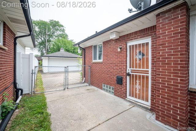 16786 Sprenger Avenue, Eastpointe, MI 48021
