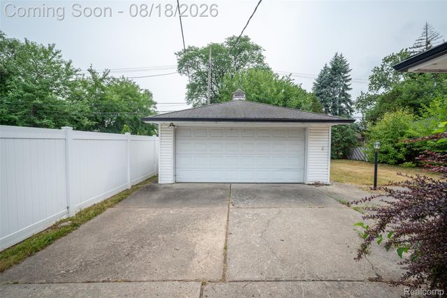 16786 Sprenger Avenue, Eastpointe, MI 48021