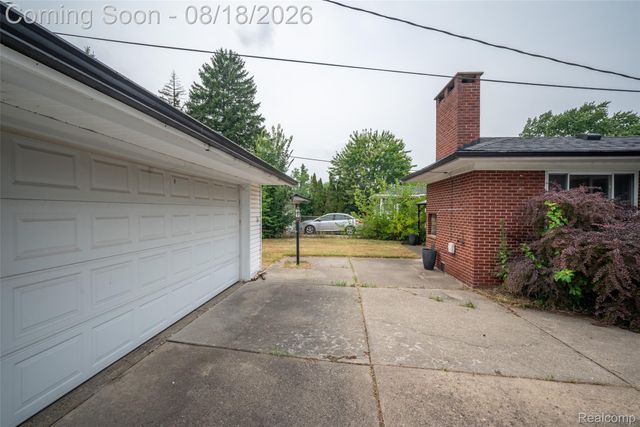 16786 Sprenger Avenue, Eastpointe, MI 48021