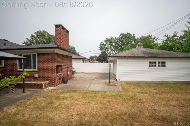 16786 Sprenger Avenue, Eastpointe, MI 48021
