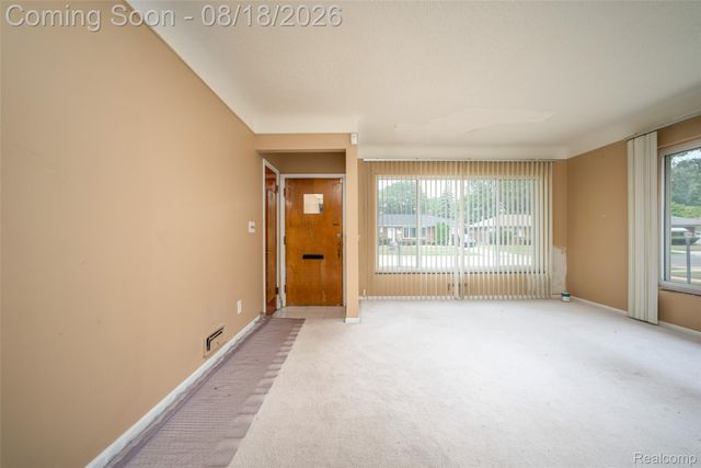 16786 Sprenger Avenue, Eastpointe, MI 48021