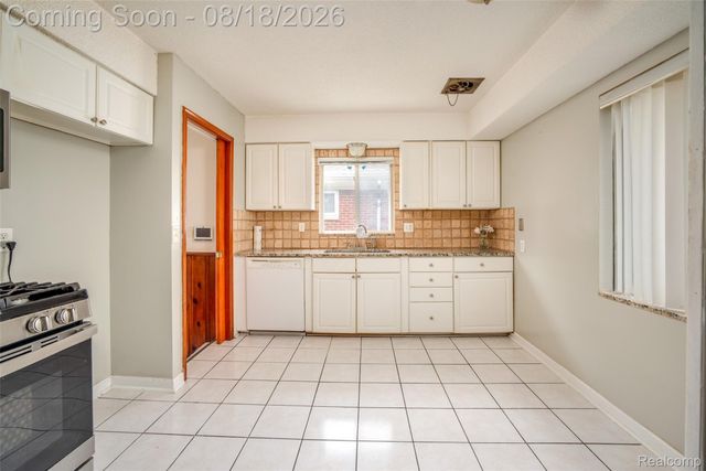 16786 Sprenger Avenue, Eastpointe, MI 48021