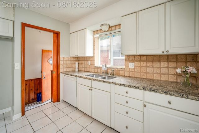 16786 Sprenger Avenue, Eastpointe, MI 48021