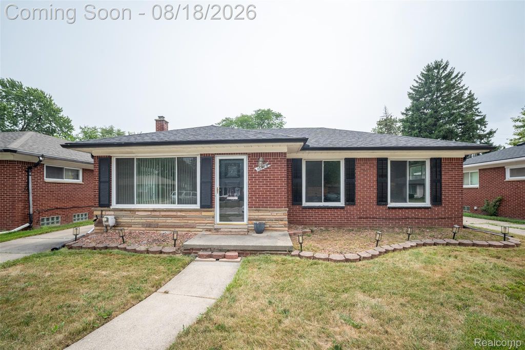 16786 Sprenger Avenue, Eastpointe, MI 48021