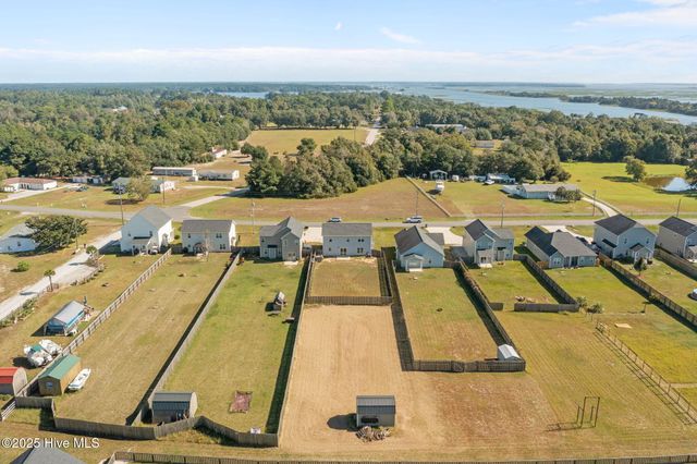 216 Shell Rock Landing Road, Hubert, NC 28539