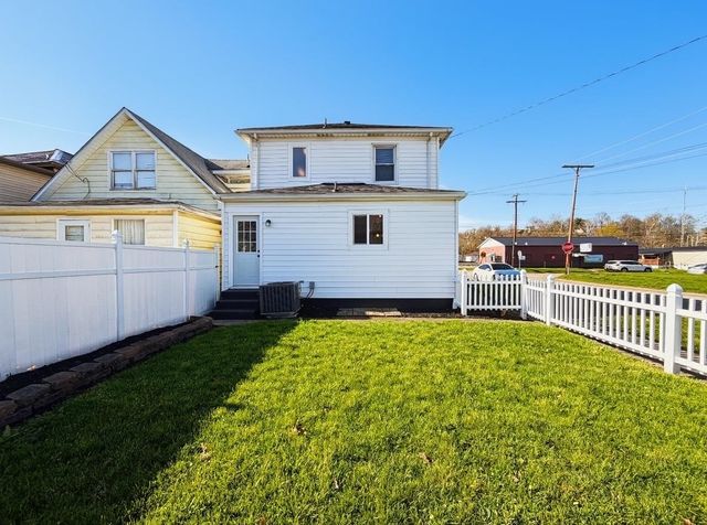 1727 Pine St., Kenova, WV 25530