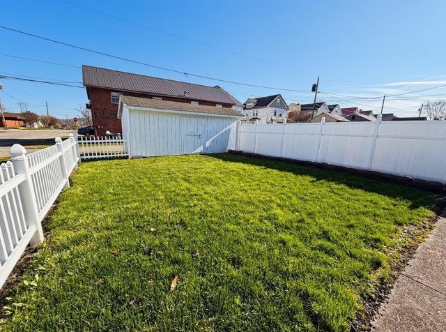 1727 Pine St., Kenova, WV 25530