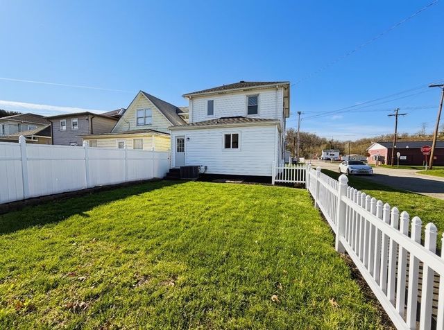 1727 Pine St., Kenova, WV 25530