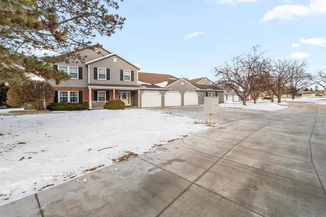 2510 VILLAGE LANE, Oshkosh, WI 54904