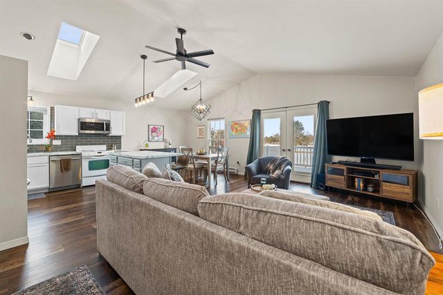 2510 VILLAGE LANE, Oshkosh, WI 54904