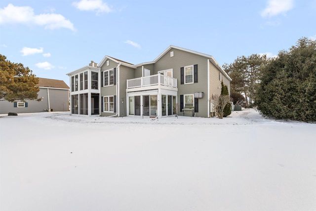2510 VILLAGE LANE, Oshkosh, WI 54904