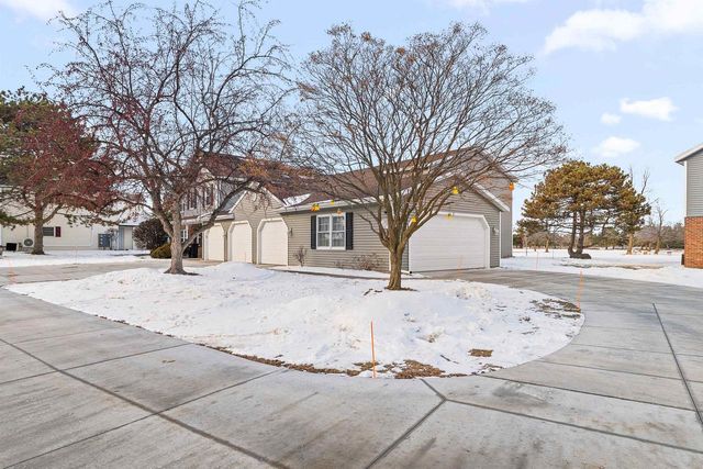 2510 VILLAGE LANE, Oshkosh, WI 54904