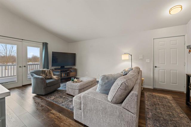 2510 VILLAGE LANE, Oshkosh, WI 54904