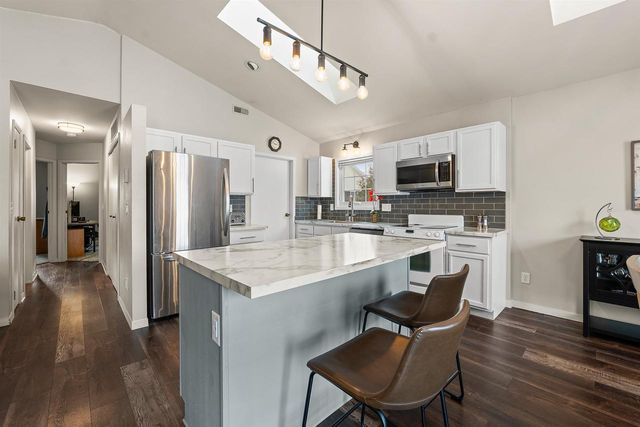 2510 VILLAGE LANE, Oshkosh, WI 54904