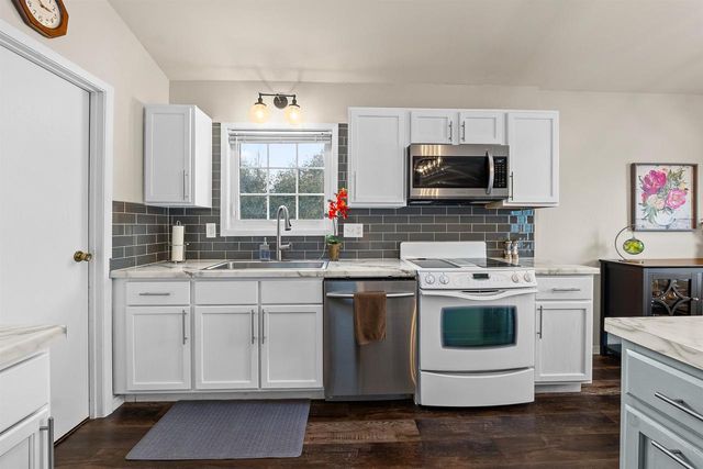 2510 VILLAGE LANE, Oshkosh, WI 54904